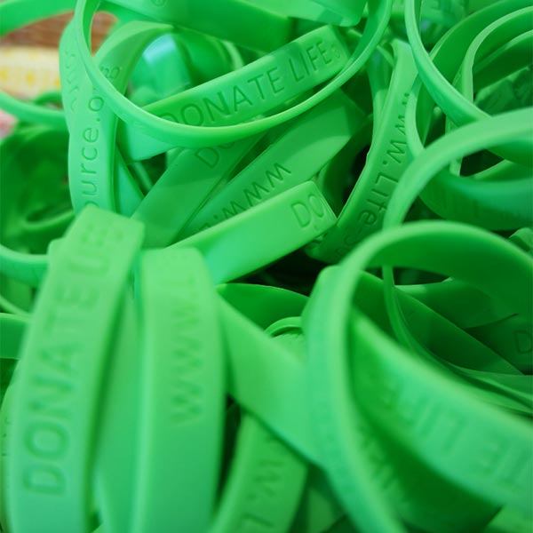 LifeSource Donate Life green bracelets at a donor family event in Minneapolis