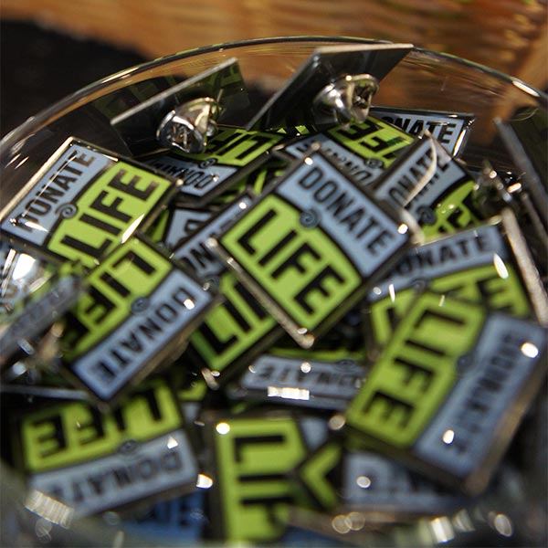 LifeSource Donate Life lapel pins at a donor family event in Minneapolis